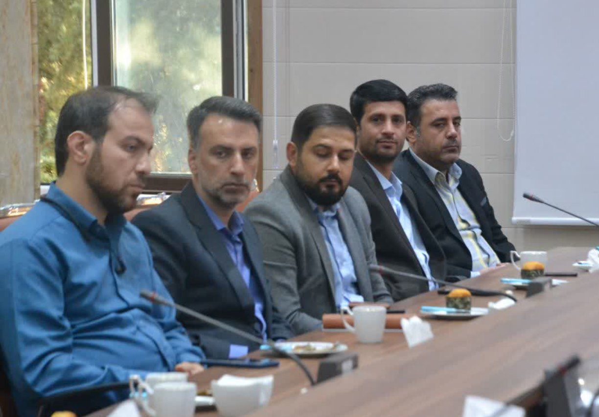 نشست صمیمی فرماندار شهرستان ارومیه با همکاران مجموعه فرمانداری