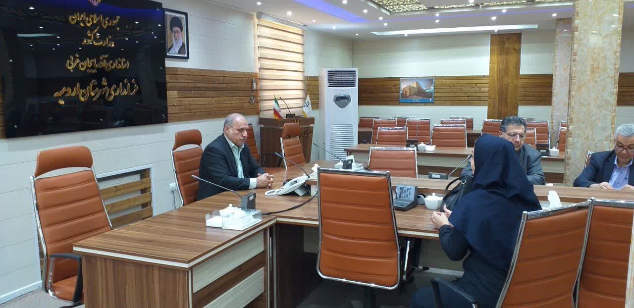 دیدار چهره به چهره 10 نفر از شهروندان با فرماندار ارومیه