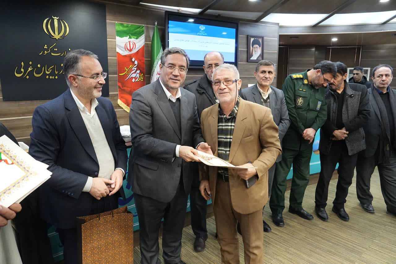 برگزاری نشست صمیمی استاندار آذربایجان‌غربی با رزمندگان غواص دفاع مقدس