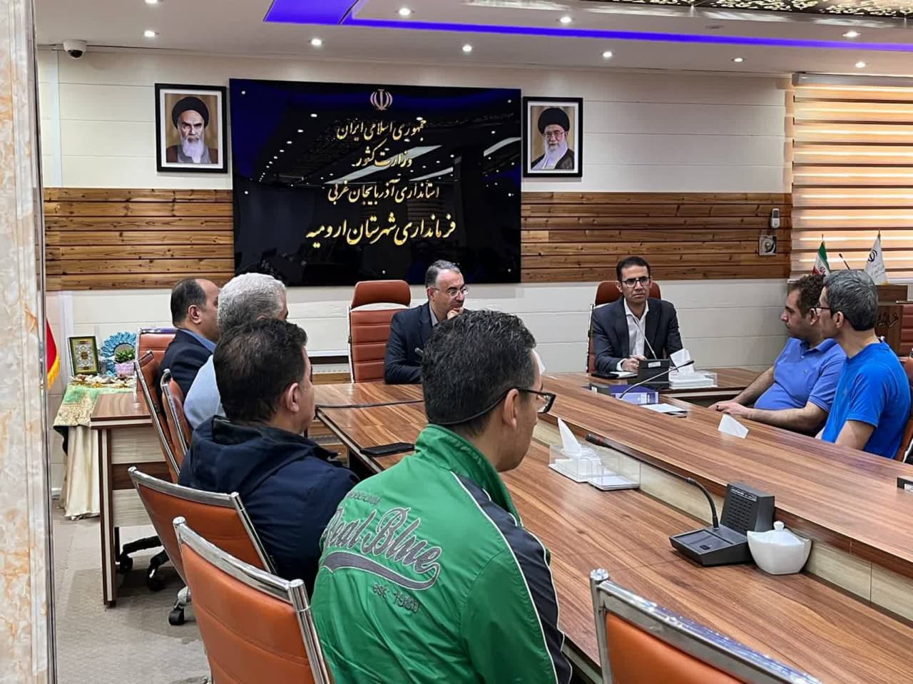 ملاقات عمومی شش ساعته فرماندار ارومیه با شهروندان در نخستین روزکاری سال جدید
