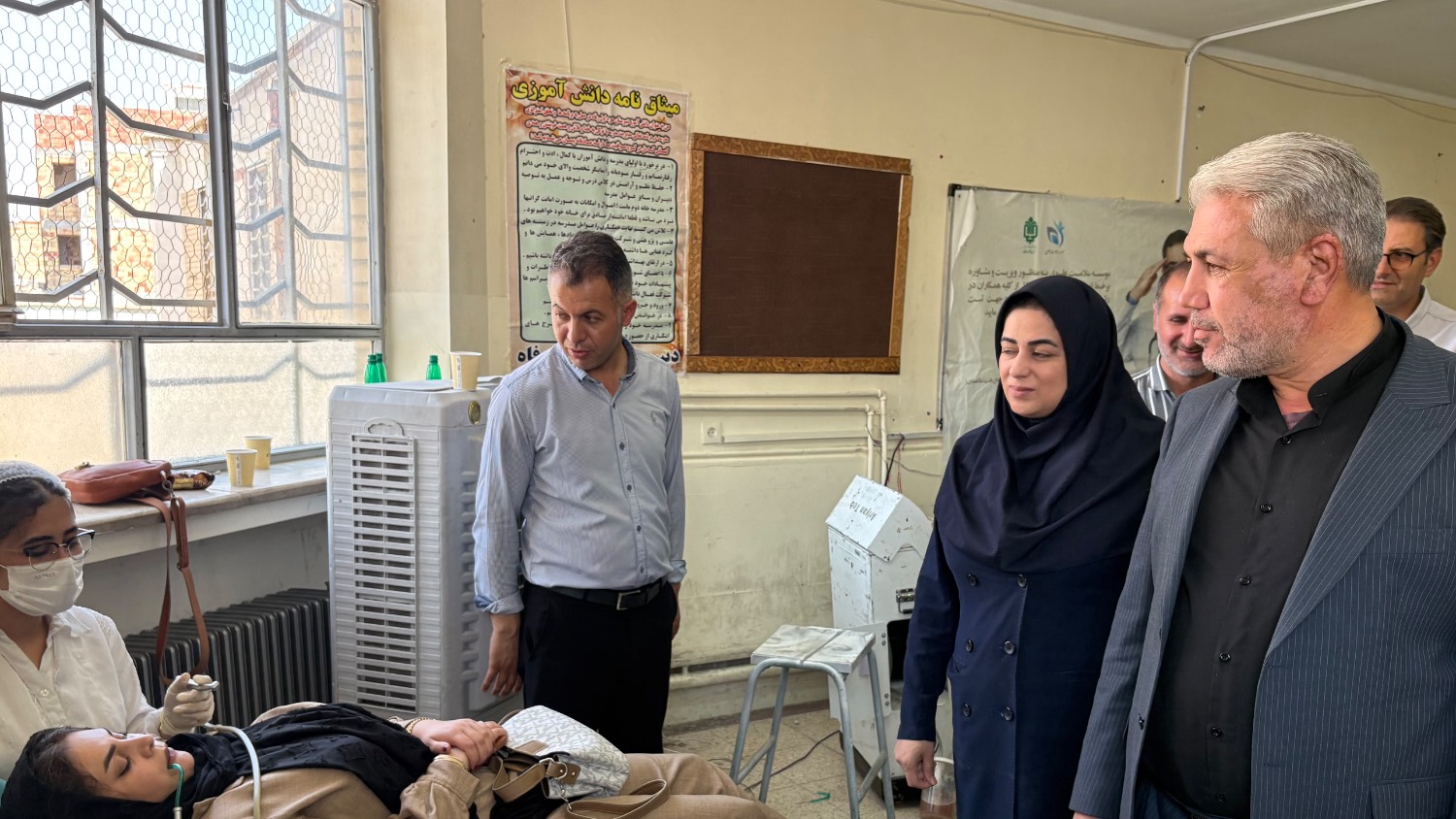 گزارش تصویری | بازدید فرماندار ارومیه از ارائه خدمات جهادی پزشکی و دندانپزشکی در ریحانآباد