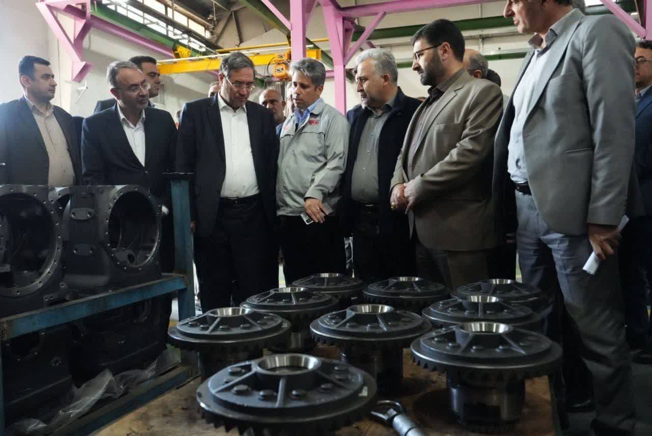 بازدید استاندار آذربایجانغربی و فرماندار شهرستان ارومیه از بخشهای مختلف شرکت تراکتورسازی ارومیه
