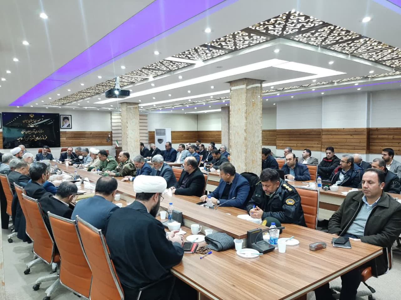 هشتمین جلسه شورای اداری شهرستان ارومیه حامل یک خبر خوش برای ارومیه بود: افتتاح دفتر خبری صداو سیمای شهرستان ارومیه برای اولین بار در میان مراکز استان های کشور