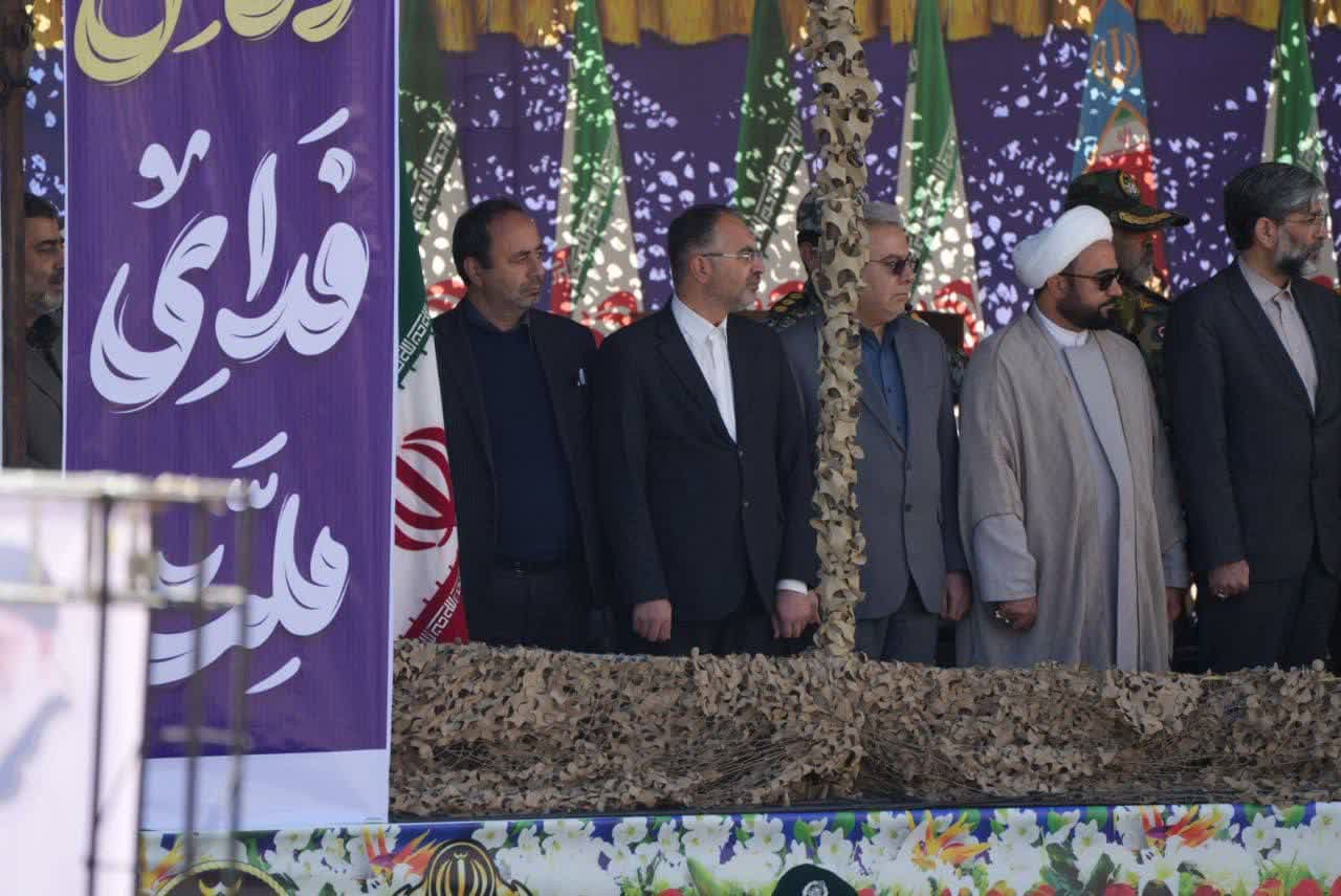 حضور استاندار آذربایجانغربی و فرماندار شهرستان ارومیه در مراسم سان و رژه نیروهای مسلح استان به مناسبت گرامیداشت 29 فروردین روز ارتش جمهوری اسلامی ایران