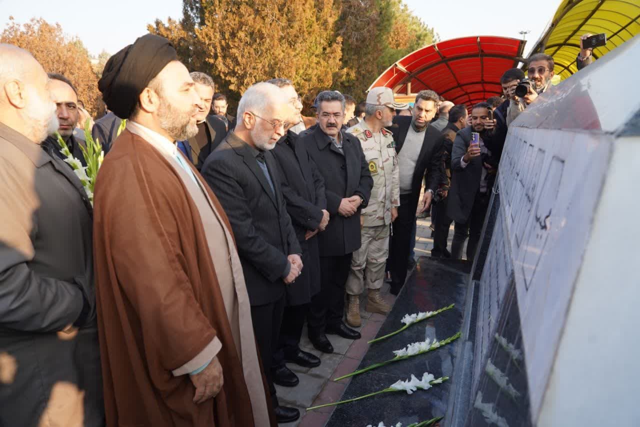 حضور وزیر کشور در گلزار شهیدان باغ رضوان ارومیه