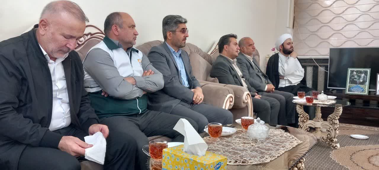 دیدار خانواده شهدا روحیه خدمتگزاری در مسئولان را تقویت می کند + تصاویر