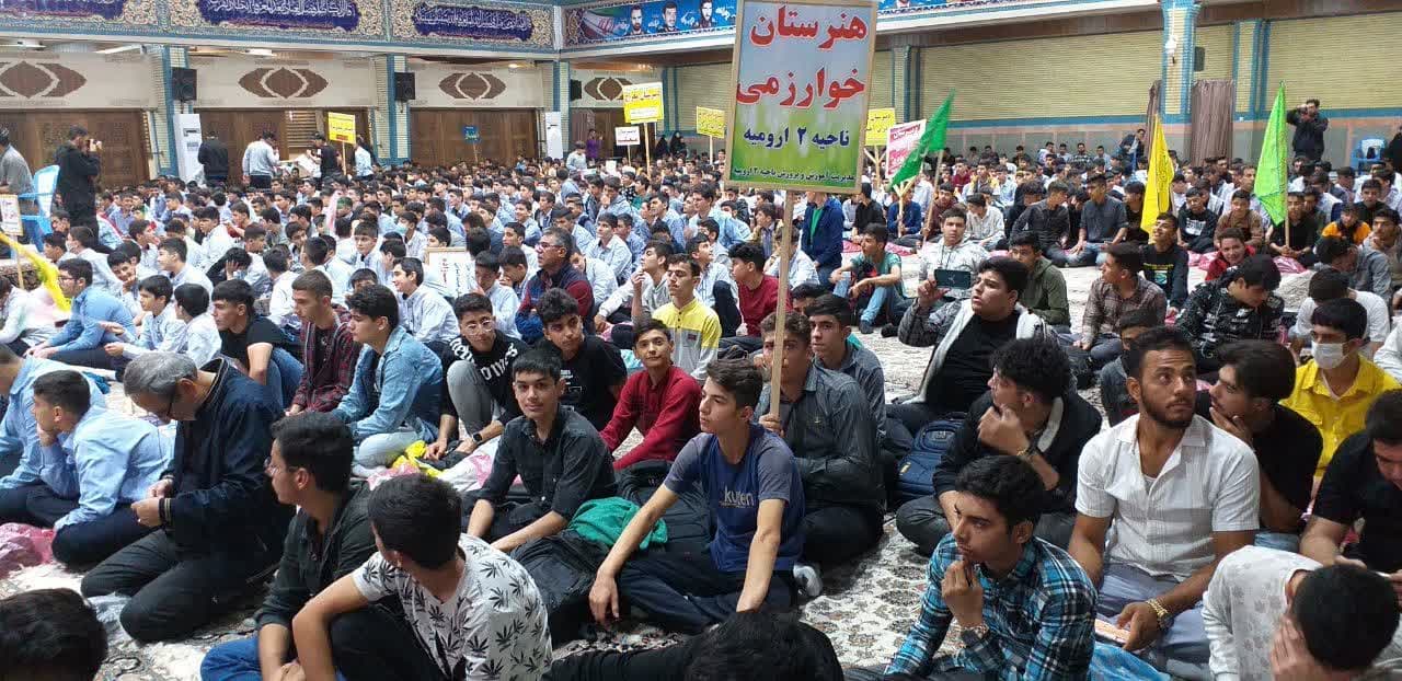 تجمع بزرگ دانشآموزی در محکومیت حملات رژیم صهیونیستی