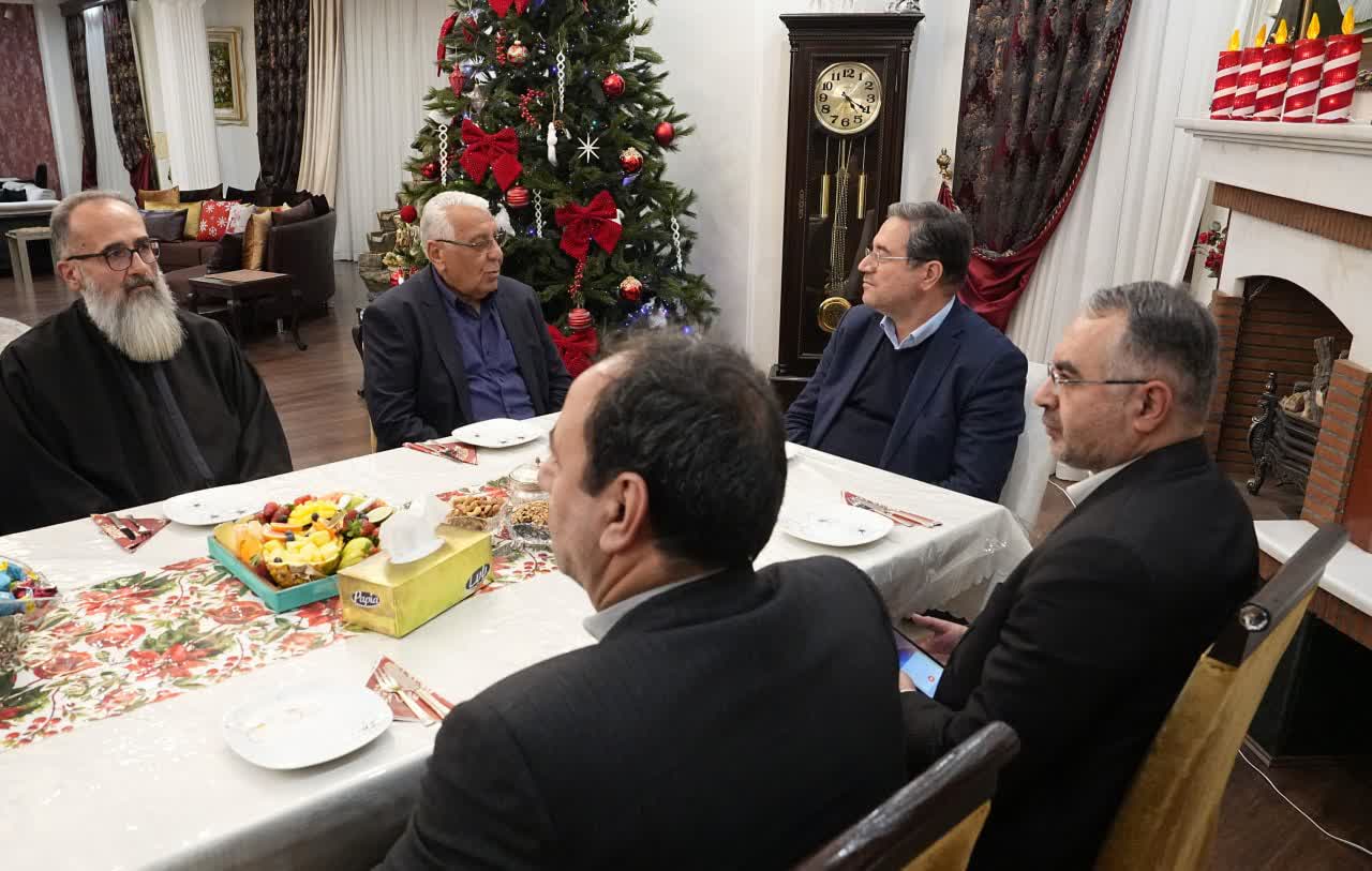 دیدار استاندار آذربایجان‌غربی با خانواده شهید ارمنی ساکو مجنونیانس