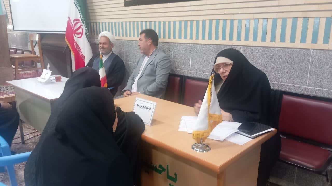 برگزاری میز ارتباطات مردمی فرمانداری شهرستان ارومیه در بخش نازلو