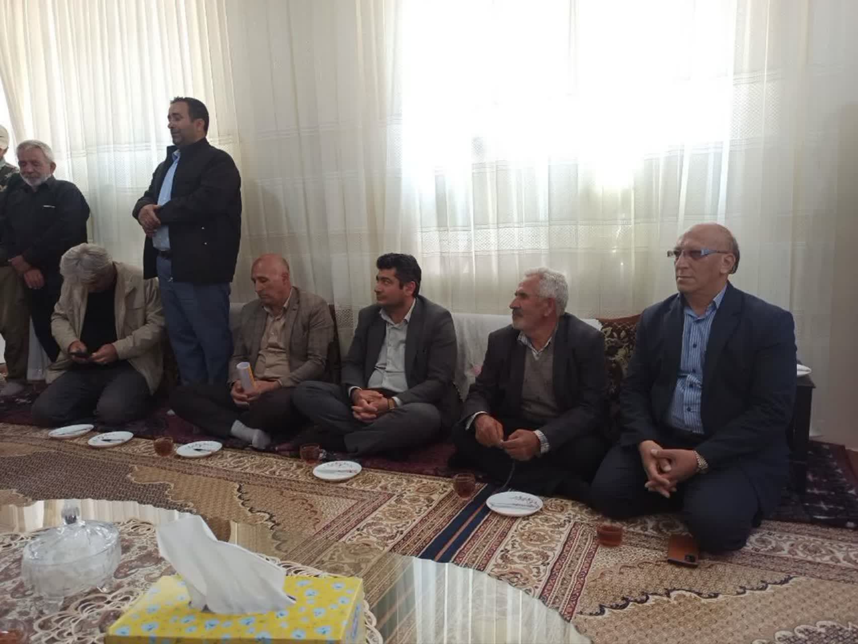 دیدار خانواده شهدا روحیه خدمتگزاری در مسئولان را تقویت می کند + تصاویر