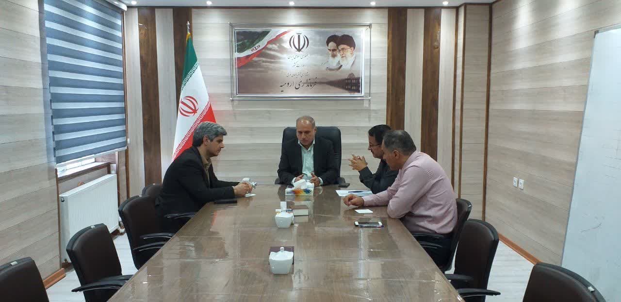 ملاقات فرماندار شهرستان با سجاد حیدرزاده معاون مدیرعامل در برق ارومیه