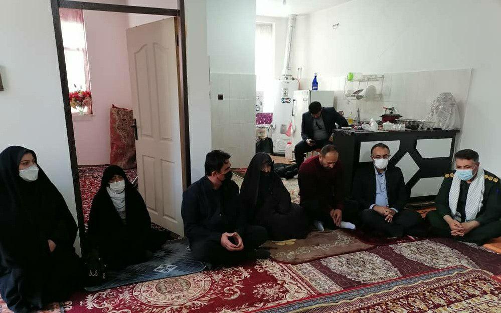 دیدار فرماندار ارومیه با خانواده های معزز شهدا به مناسبت هفته بسیج + تصاویر