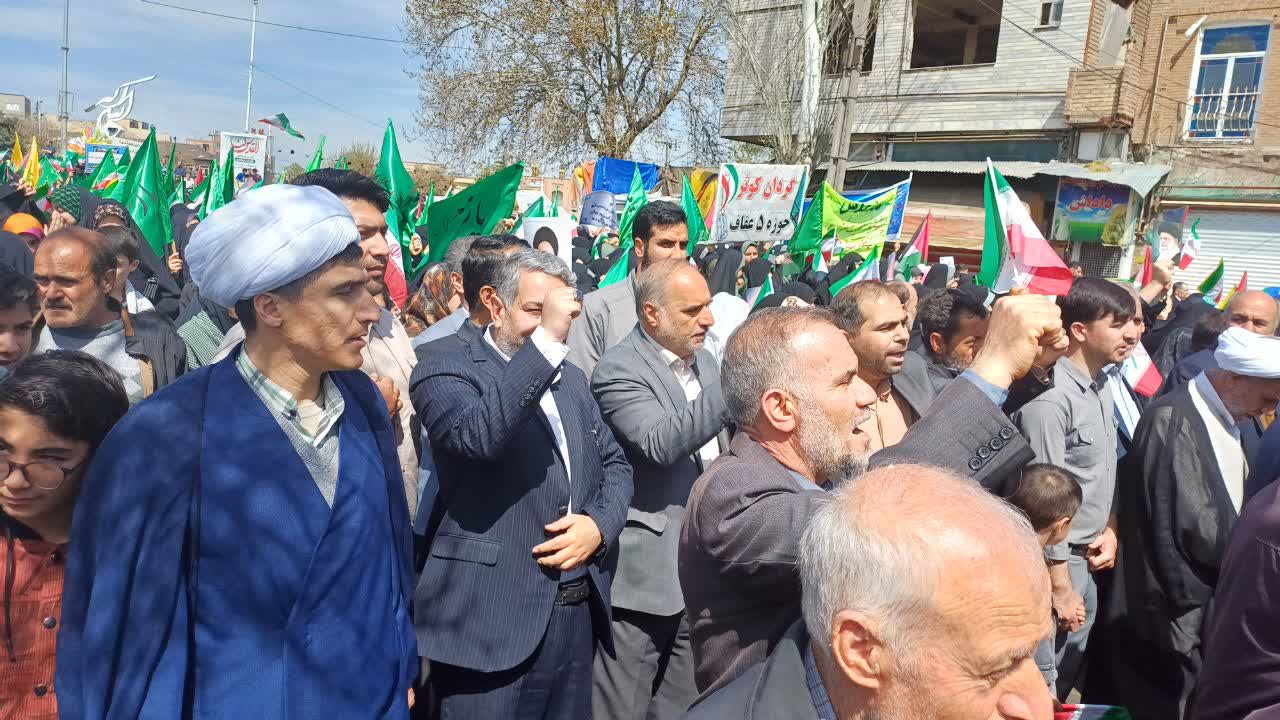 استاندار آذربایجان غربی و فرماندار ارومیه در جمع با شکوه راهپیمایان این شهرستان