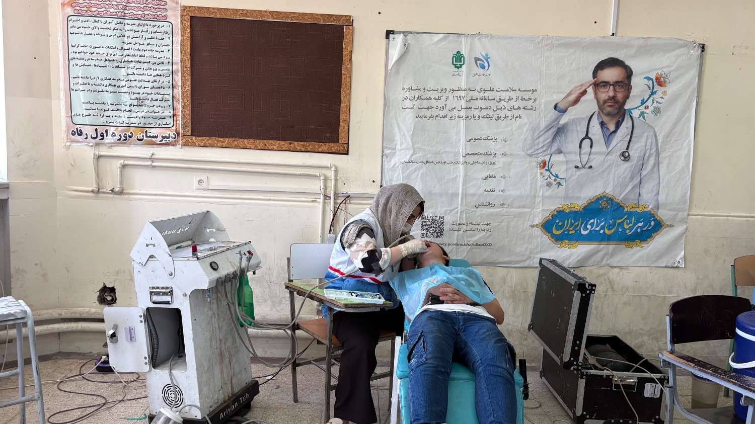 گزارش تصویری | بازدید فرماندار ارومیه از ارائه خدمات جهادی پزشکی و دندانپزشکی در ریحانآباد