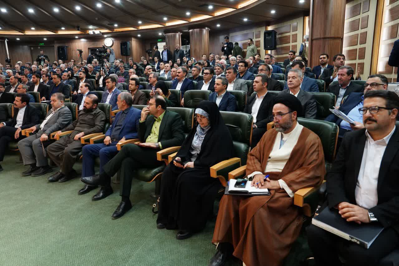 نشست رئیسجمهور پزشکیان با سرمایهگذاران و فعالان اقتصادی آذربایجانغربی