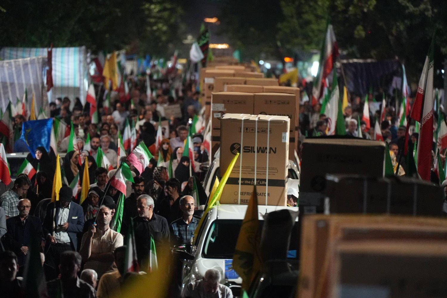 اعزام نخستین کاروان تأمین لوازم زندگی خانوادههای آسیبدیده از جنگ در آذربایجانغربی