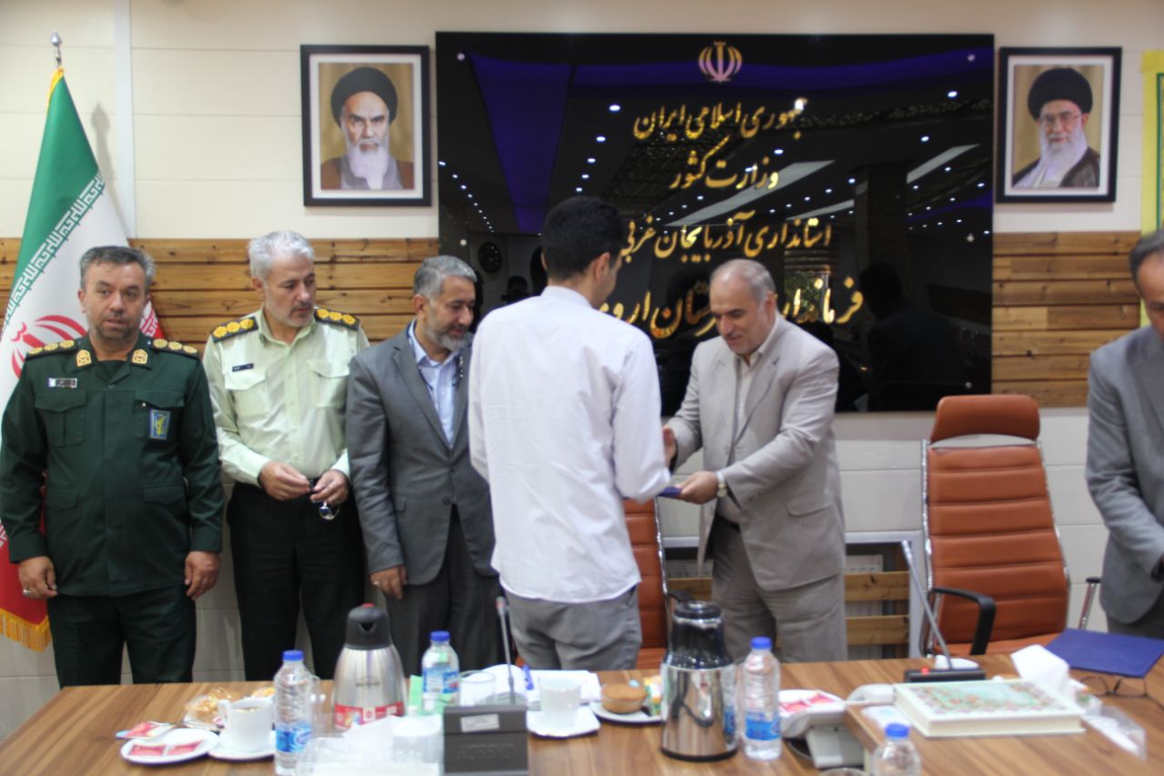 تجلیل فرماندار شهرستان ارومیه از همکاران حراست فرمانداری