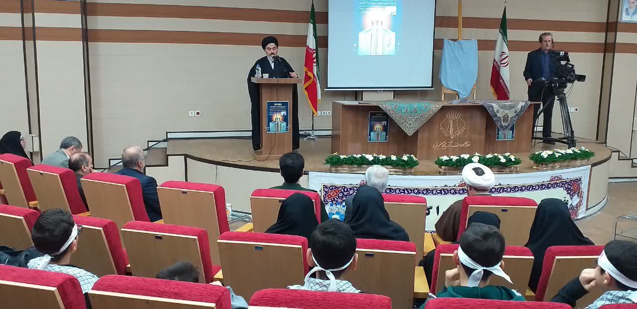 همایش رویداد ملی قهرمان بر اهمیت الگو و قهرمان سازی در جامعه اسلامی در ارومیه برگزار شد.