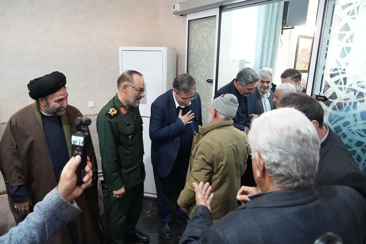 همزمان با میلاد امام علی (ع) انجام شد؛ برگزاری نشست صمیمی استاندار آذربایجان‌غربی با خانواده‌های شهدا