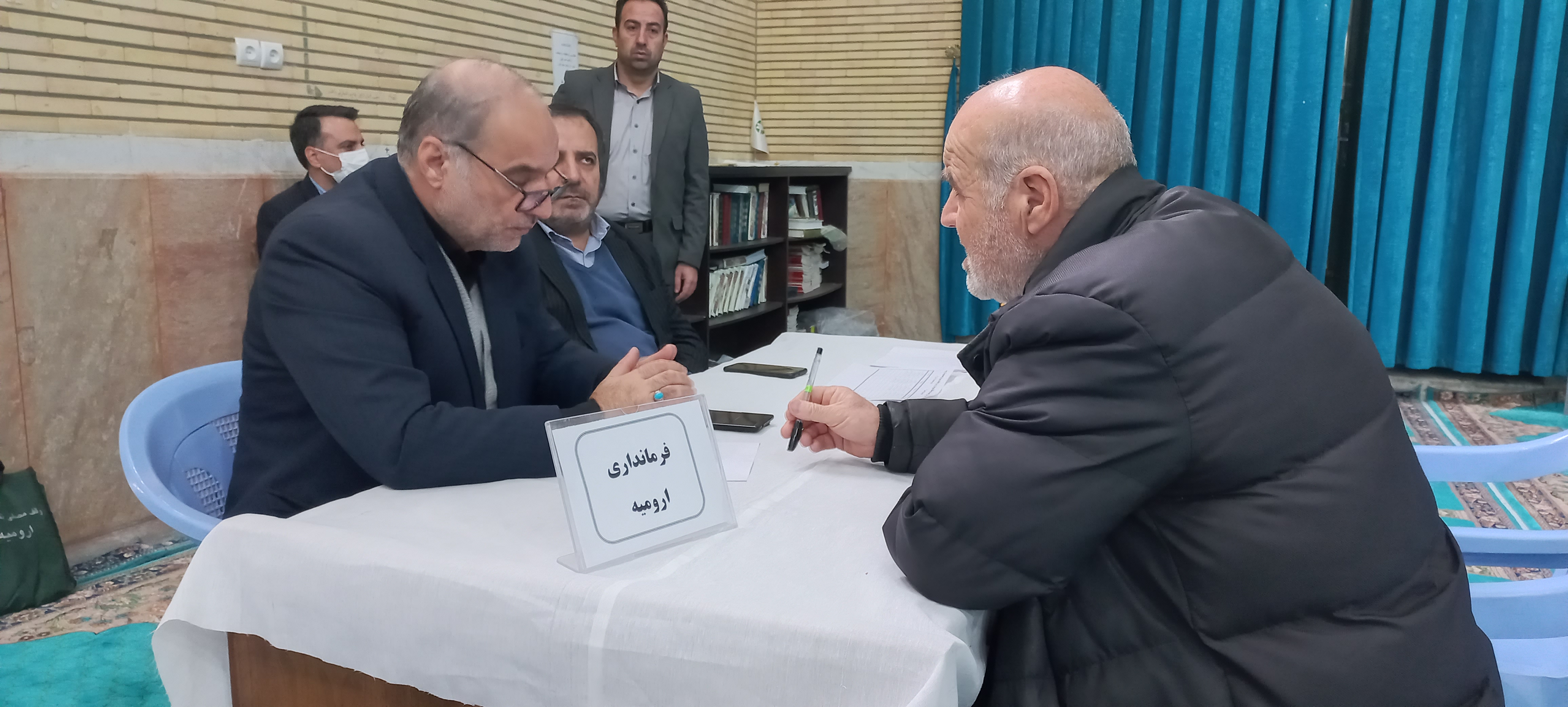 میز ارتباطات مردمی فرمانداری شهرستان ارومیه برگزار شد + عکس