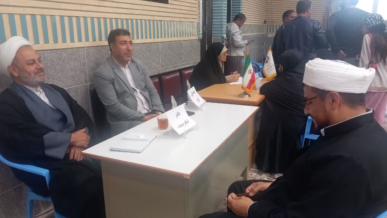 برگزاری میز ارتباطات مردمی فرمانداری شهرستان ارومیه در بخش نازلو