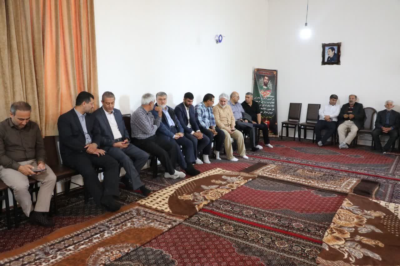 حضور محمدصادق معتمدیان استاندار آذربایجانغربی در جمع مردم روستای گلمرز