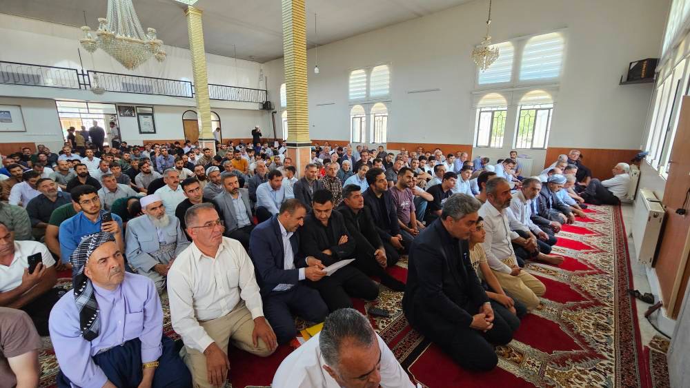 صبح جمعه متفاوت در ولنده؛ حضور میدانی فرماندار ارومیه تا اقامه نماز جمعه در روستا