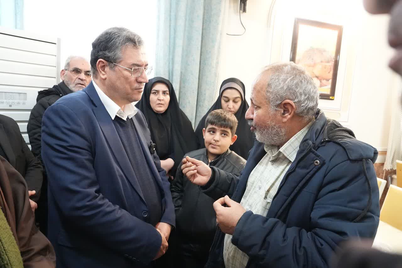 همزمان با میلاد امام علی (ع) انجام شد؛ برگزاری نشست صمیمی استاندار آذربایجان‌غربی با خانواده‌های شهدا
