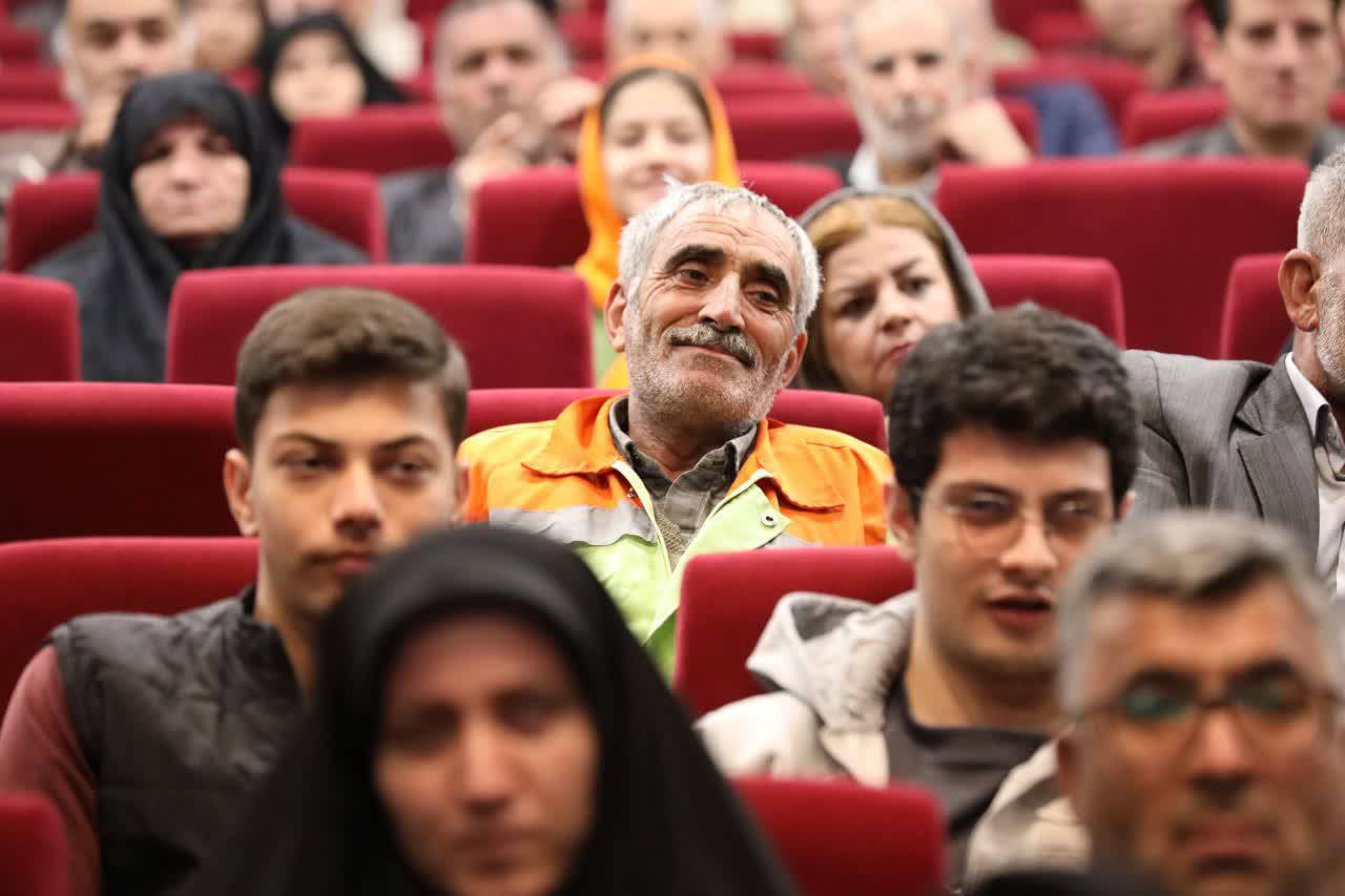تجلیل از تلاشگران عرصه مدیریت شهری ارومیه در آیین گرامیداشت روز جهانی کارگر