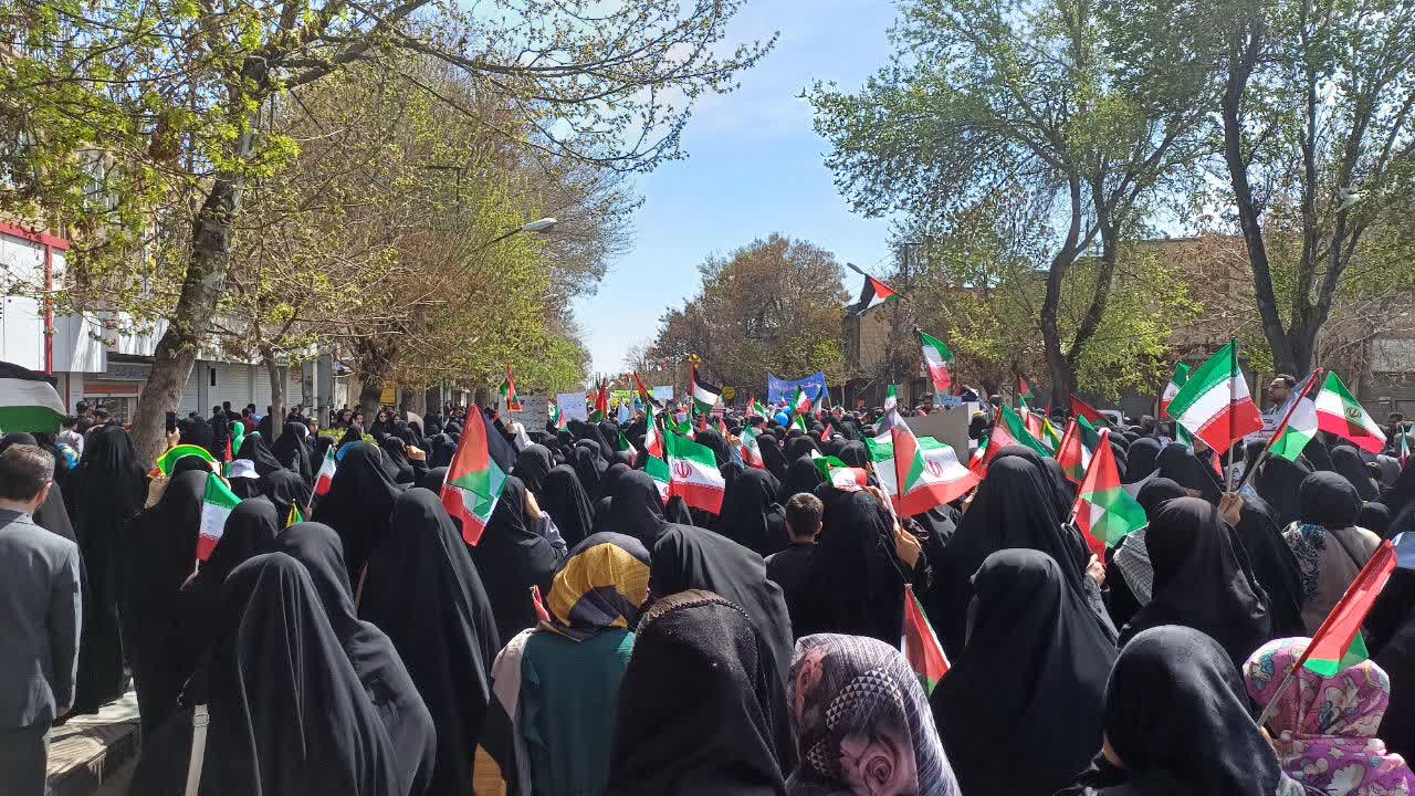 استاندار آذربایجان غربی و فرماندار ارومیه در جمع با شکوه راهپیمایان این شهرستان