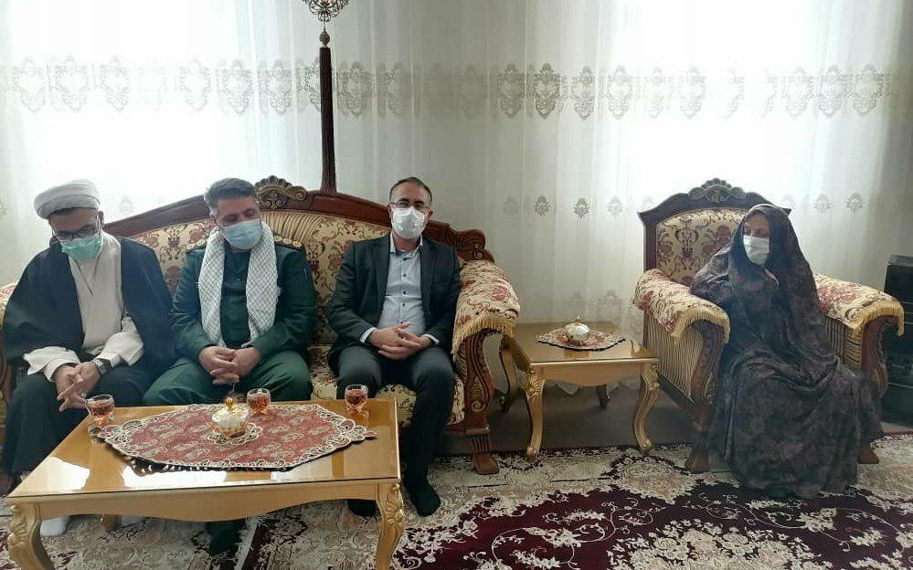 دیدار فرماندار ارومیه با خانواده های معزز شهدا به مناسبت هفته بسیج + تصاویر