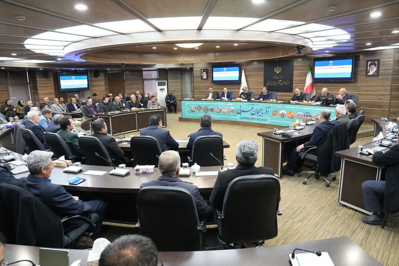 برگزاری نشست صمیمی استاندار آذربایجان‌غربی با اصناف و بازاریان استان