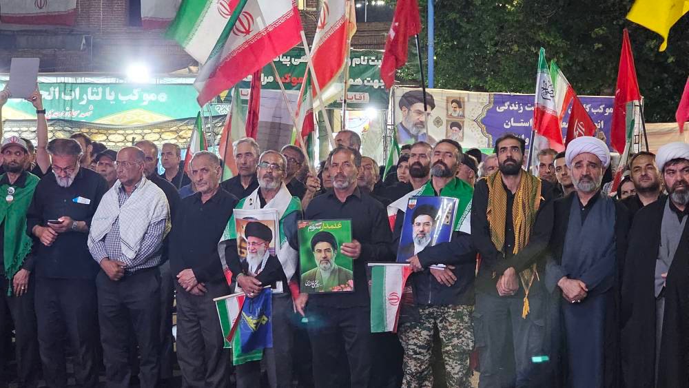 اجتماع شبانه مردم ارومیه؛ نمایش همبستگی اجتماعی و پاسخگویی مستقیم مسئولان در میز خدمت