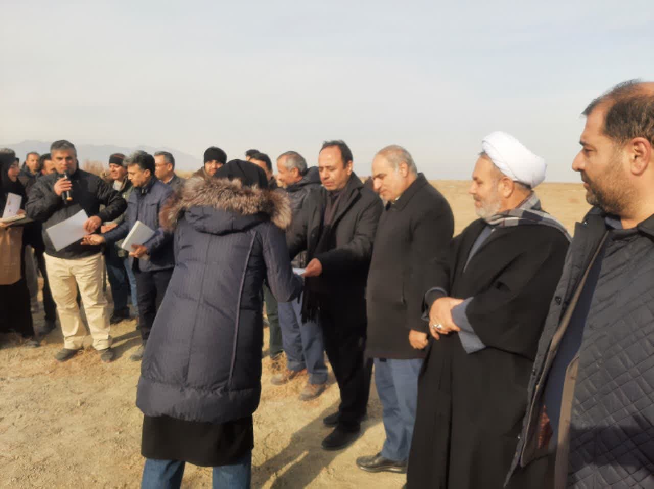 حضور دکتر عماری فرماندار شهرستان در پویش درختکاری«در سایه مادر»