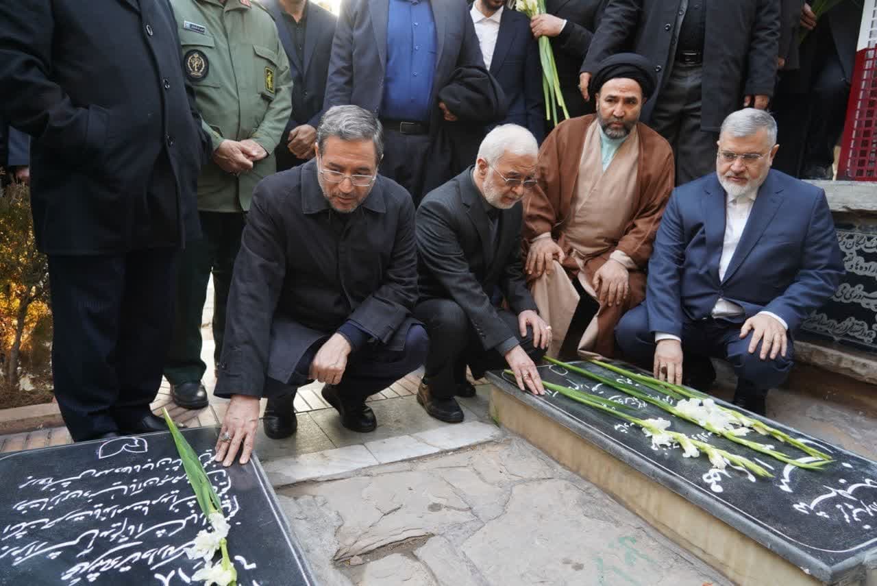 حضور وزیر کشور در گلزار شهیدان باغ رضوان ارومیه