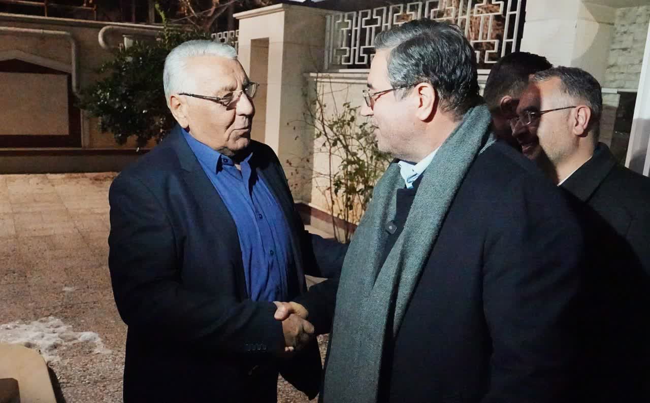 دیدار استاندار آذربایجان‌غربی با خانواده شهید ارمنی ساکو مجنونیانس