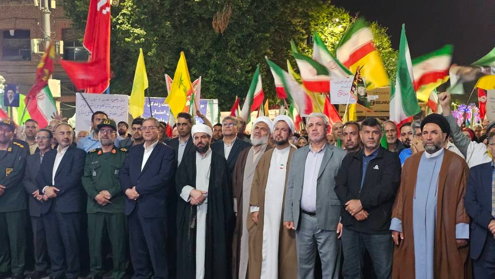 اعزام نخستین کاروان تأمین لوازم زندگی خانوادههای آسیبدیده از جنگ در آذربایجانغربی
