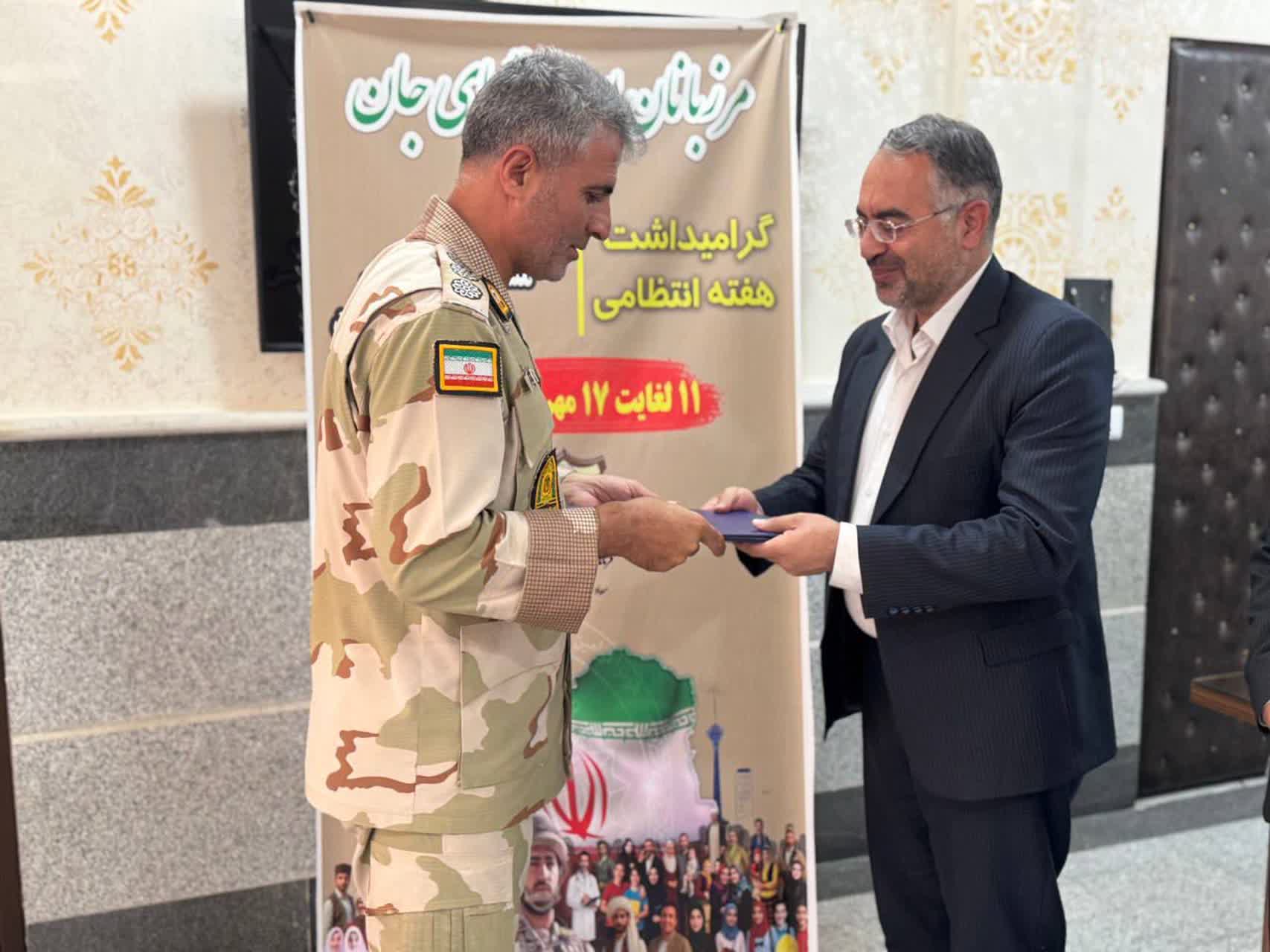 دیدار سرپرست معاون سیاسی و اجتماعی استانداری آذربایجانغربی و فرماندار ارومیه با فرماندهان نظامی و انتظامی به مناسبت هفته نیروی انتظامی