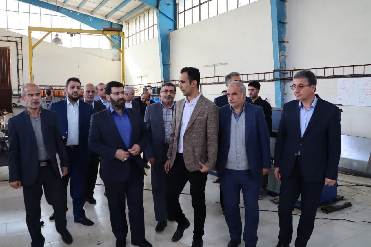 بازدید معاون هماهنگی امور اقتصادی استاندار آذربایجانغربی و فرماندار شهرستان ارومیه از دو واحد تولیدی در ارومیه