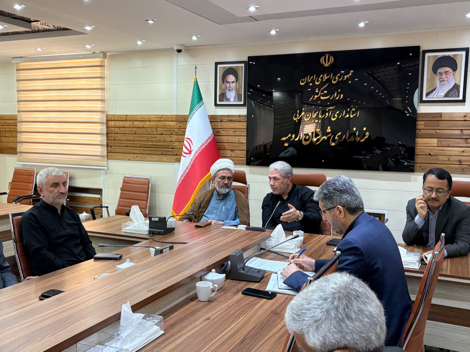 فرماندار ارومیه: تسریع در بازسازی مناطق آسیبدیده و حمایت عملی از آسیبدیدگان در اولویت دستگاههای اجرایی قرار گیرد