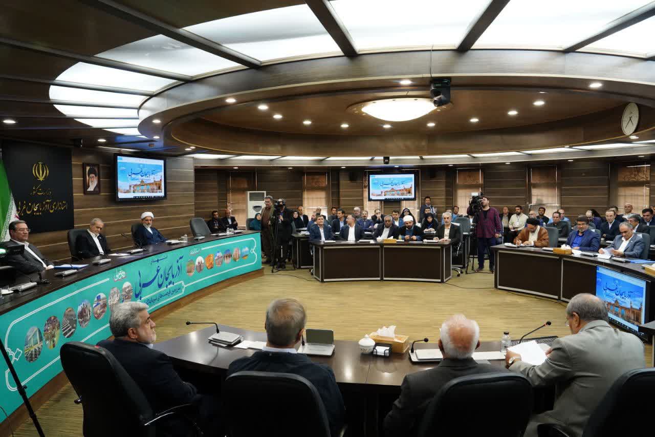 نشست رئیس‌جمهور با فعالان سیاسی آذربایجان‌غربی