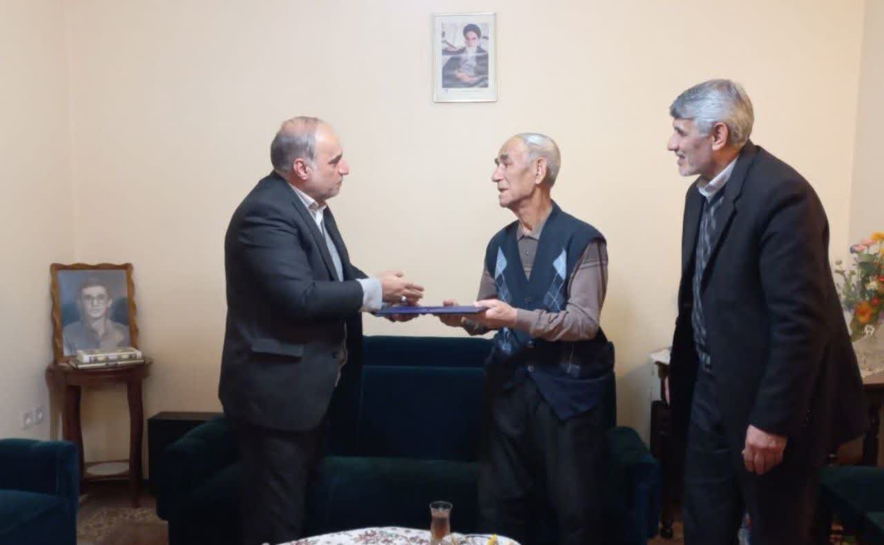 فرماندارشهرستان ارومیه : فرهنگ ایثار و شهادت در جامعه طنین انداز و به نسل آینده منتقل شود