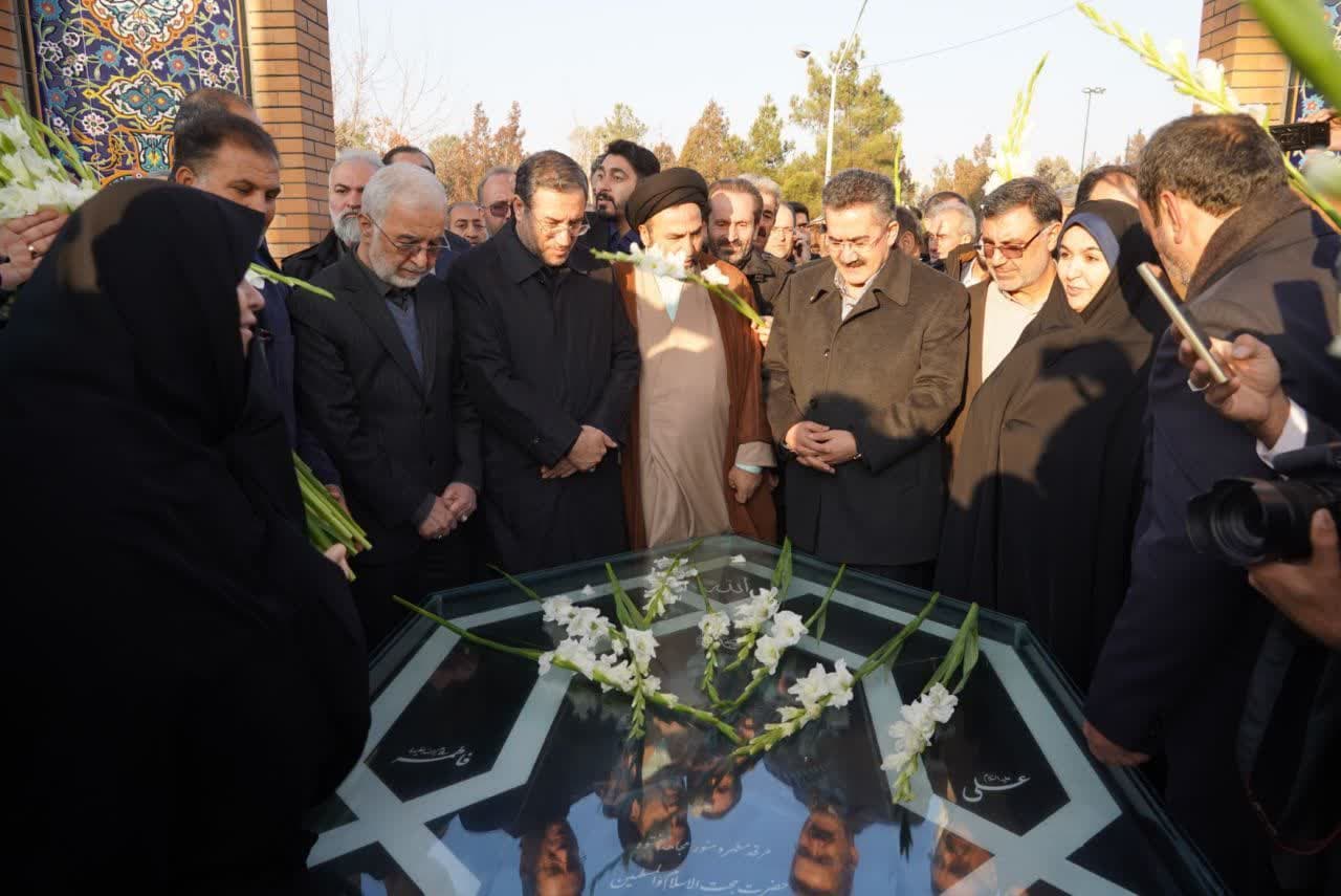 حضور وزیر کشور در گلزار شهیدان باغ رضوان ارومیه