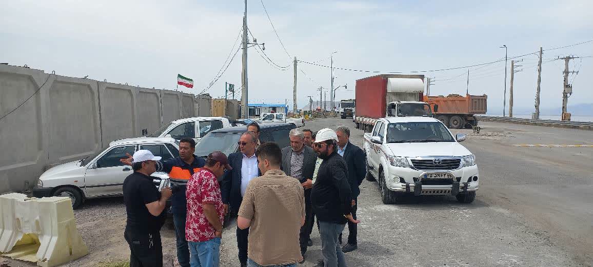 بازدید فرماندار شهرستان ارومیه از جاده شهید کلانتری به همراه مدیرکل راهداری استان