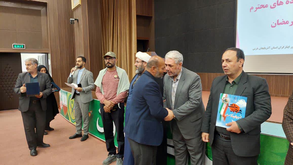 تجلیل از خانوادههای شهدای جنگ رمضان با حضور فرماندار ارومیه