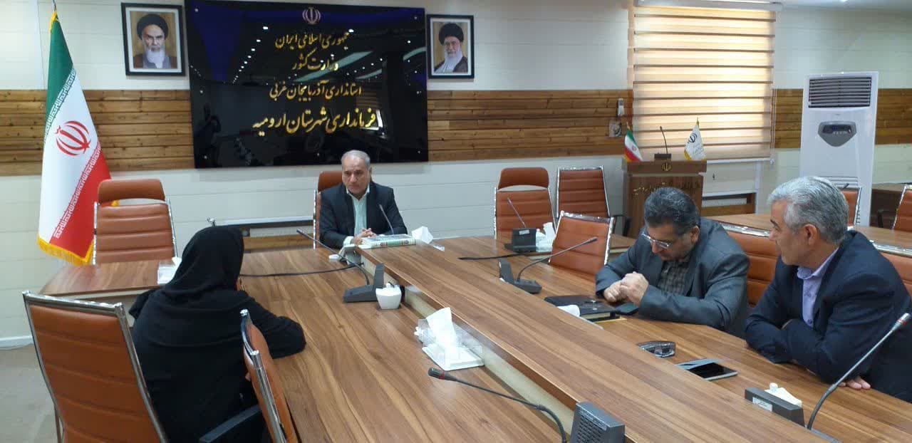 دیدار چهره به چهره 10 نفر از شهروندان با فرماندار ارومیه