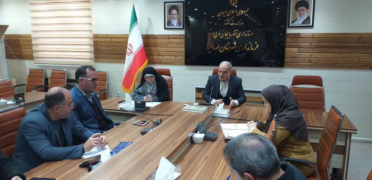 برگزاری جلسه بررسی مسائل و مشکلات گمرک سرو