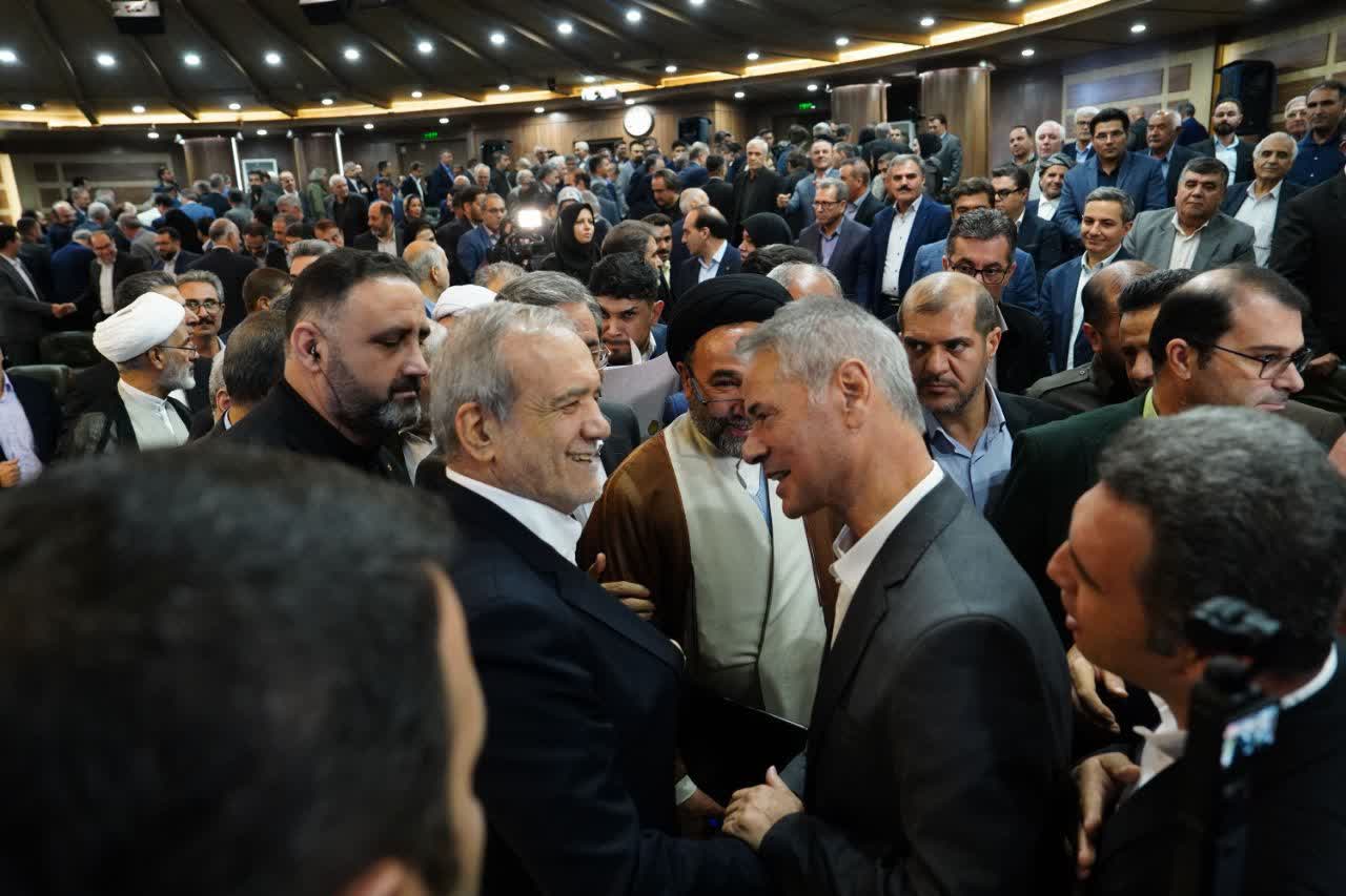 نشست رئیسجمهور پزشکیان با سرمایهگذاران و فعالان اقتصادی آذربایجانغربی