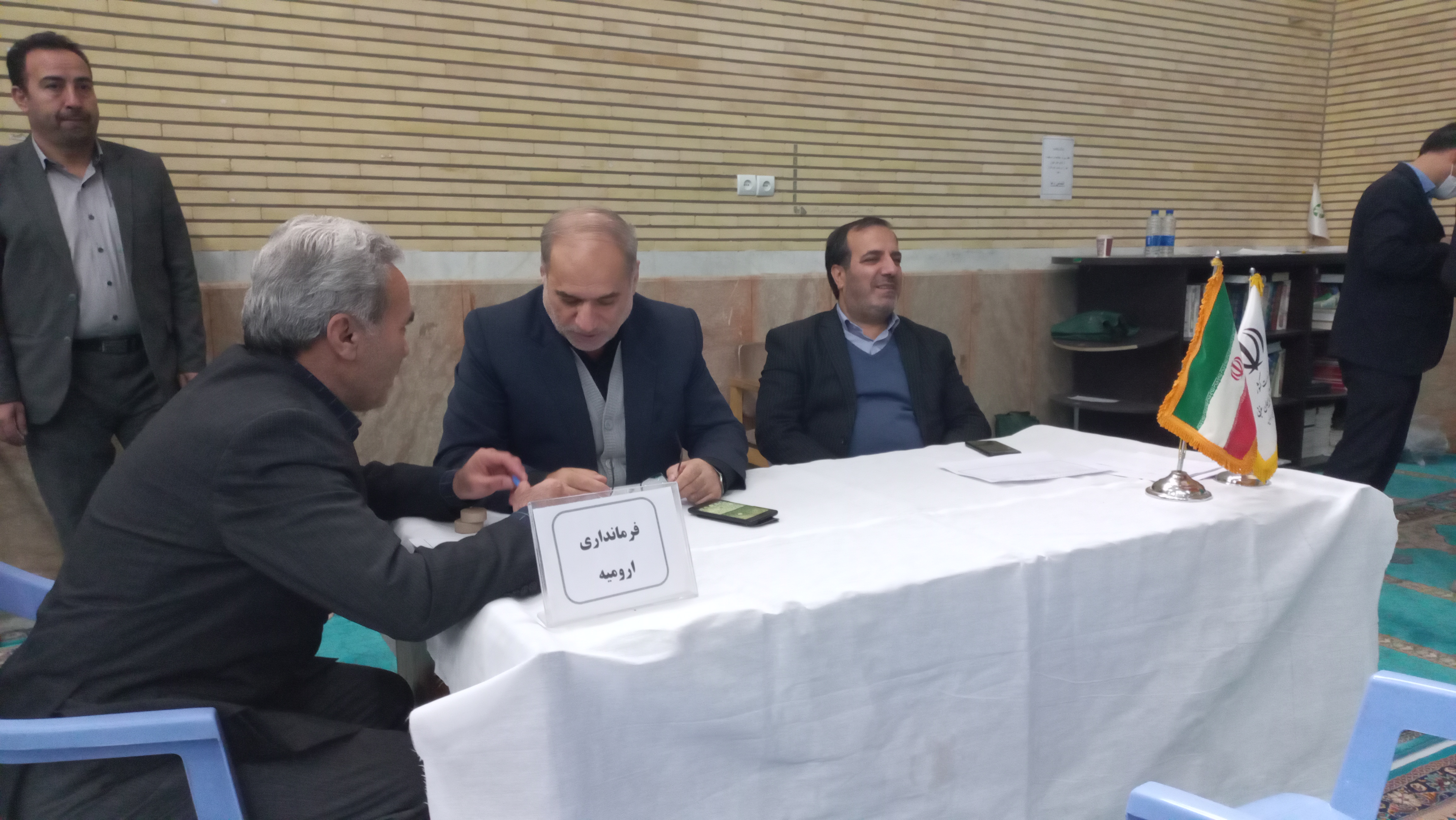 میز ارتباطات مردمی فرمانداری شهرستان ارومیه برگزار شد + عکس
