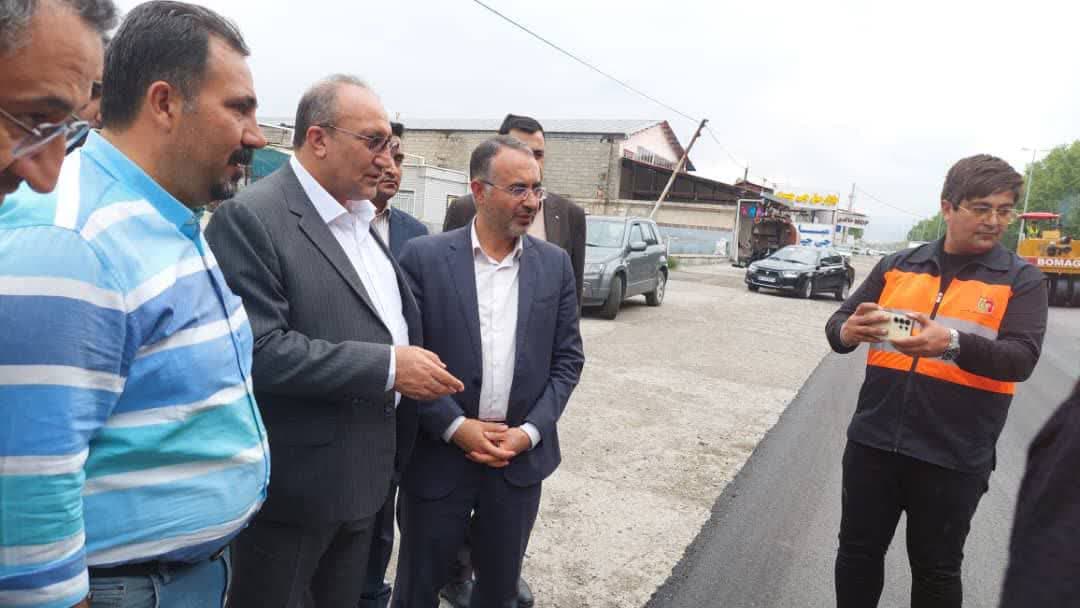 پروژه بهسازی جاده ارومیه – گلمان (چیچست) در مسیر اجرا | بازدید فرماندار و مدیرکل راهداری از روند عملیات